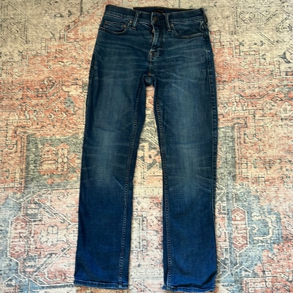 Abercrombie and Fitch Medium Wash 28x30 - Picture 1 of 5
